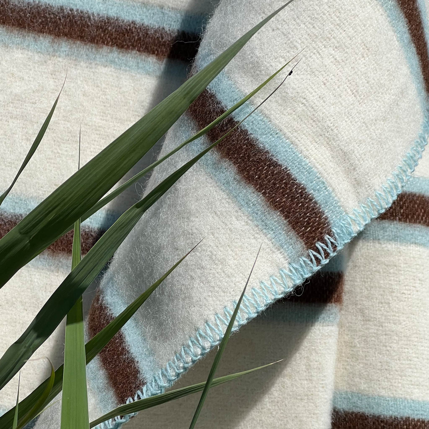 ULDTÆPPER Light blue & cream stripe