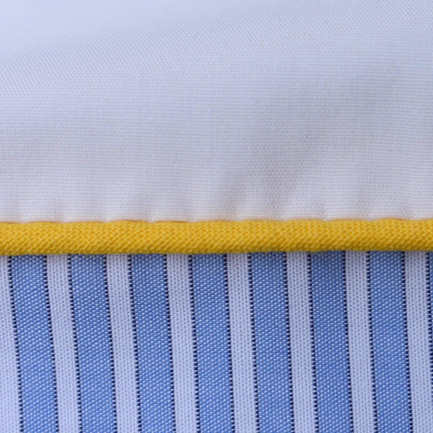 BOMULDSPERCALE Stribet sengetøj Blue stripe Yellow piping