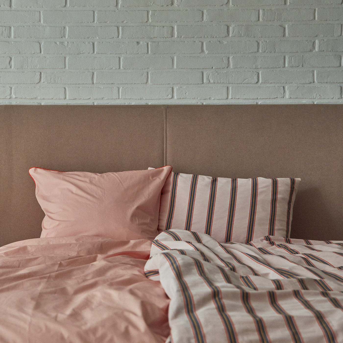 BOMULDSPERCALE Stribet sengetøj Pink dobby stripe